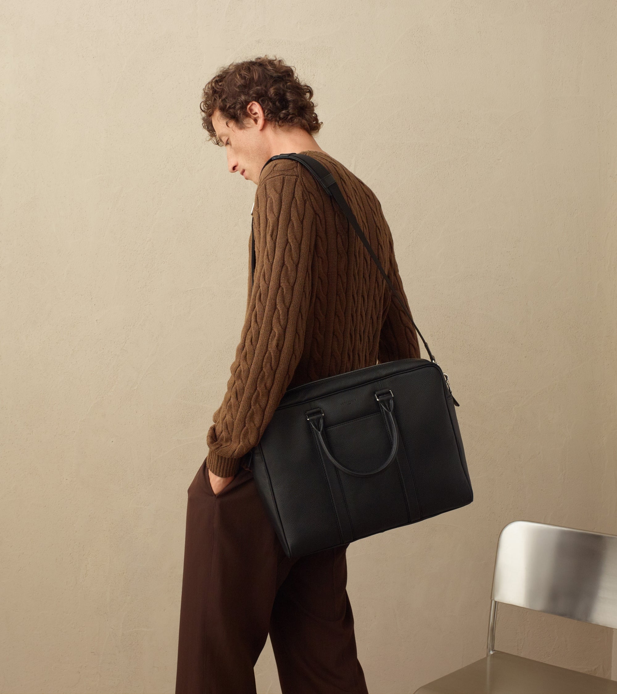 Porta documentos de 15 Charles en cuero granulado tamaño mediano