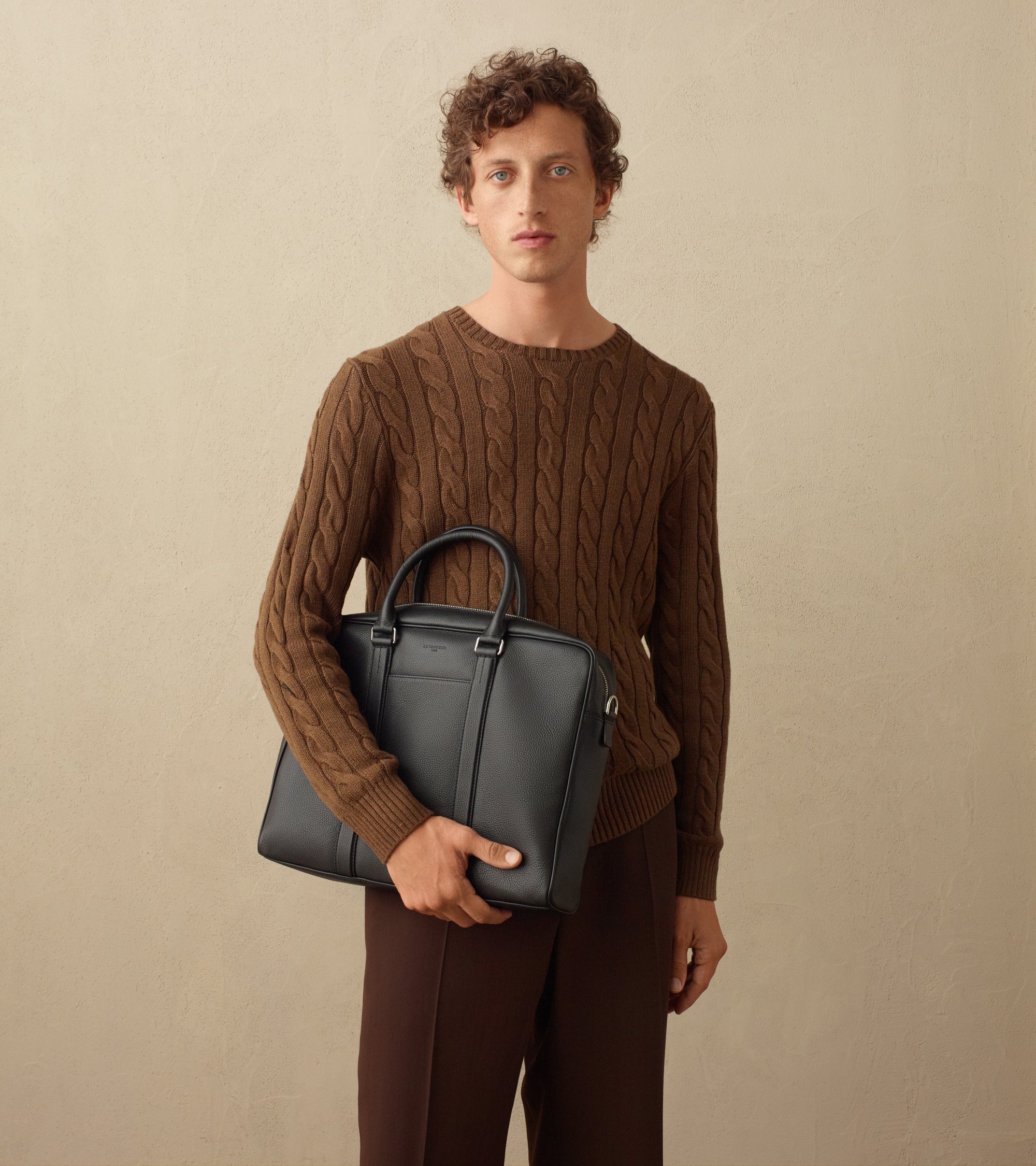 Porta documentos de 15 Charles en cuero granulado tamaño mediano