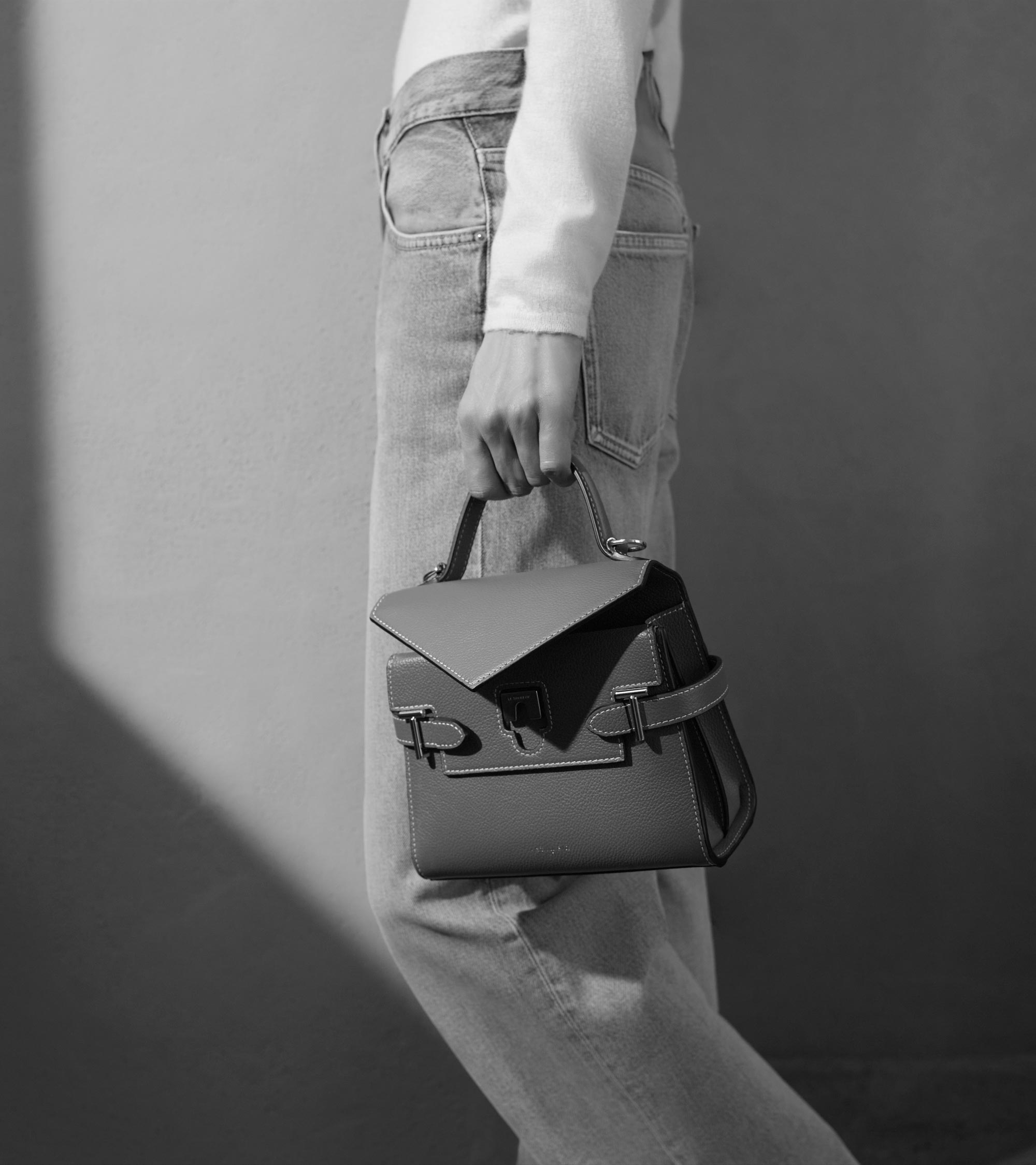 Emilie small handbag with double flap in grained leather