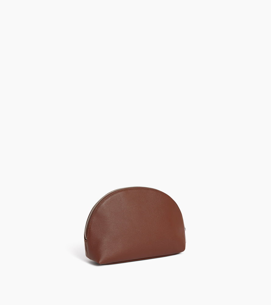 Neceser de cuero granulado con forma de media luna