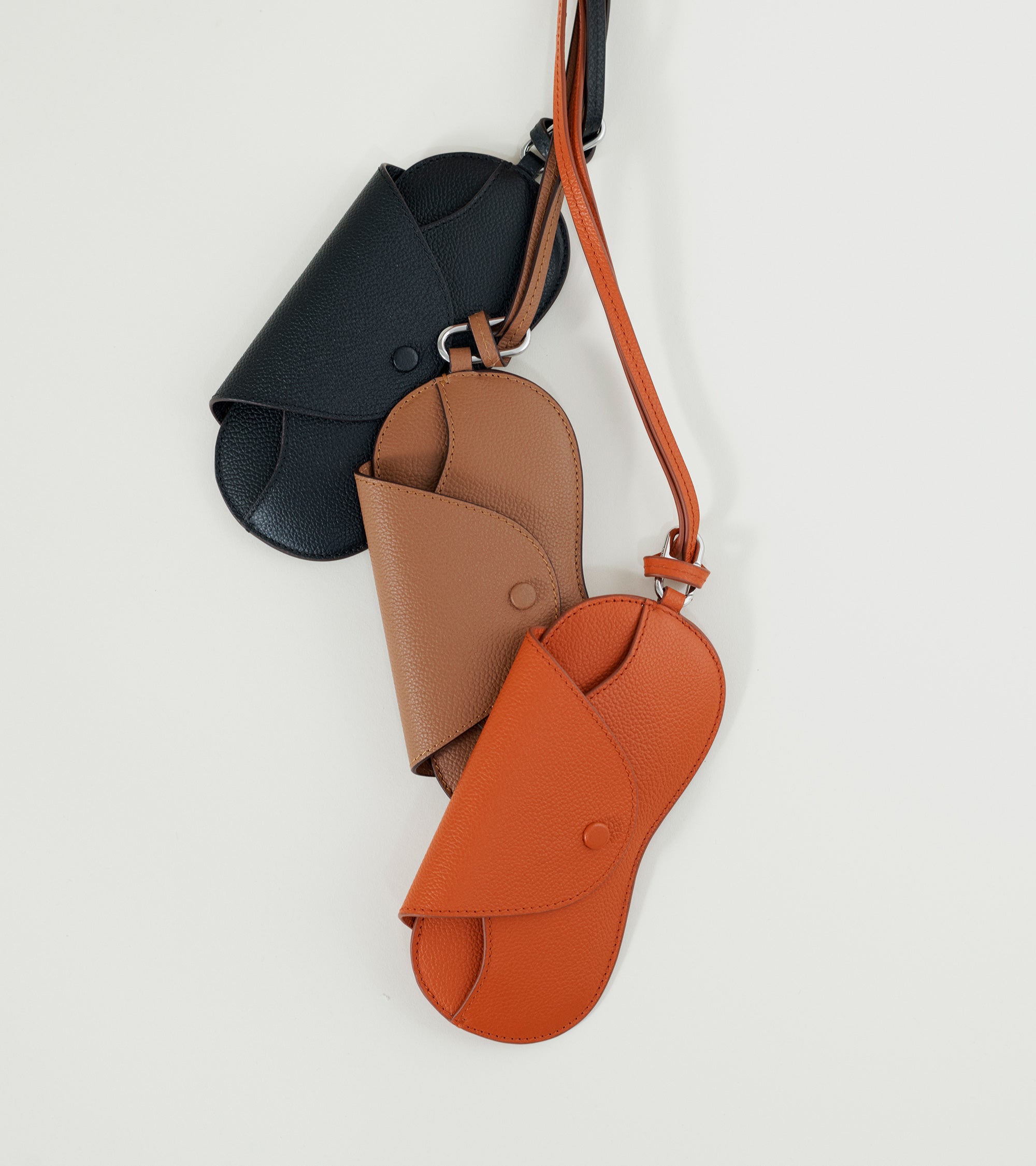 Estuche para gafas con abalorios de cuero granulado