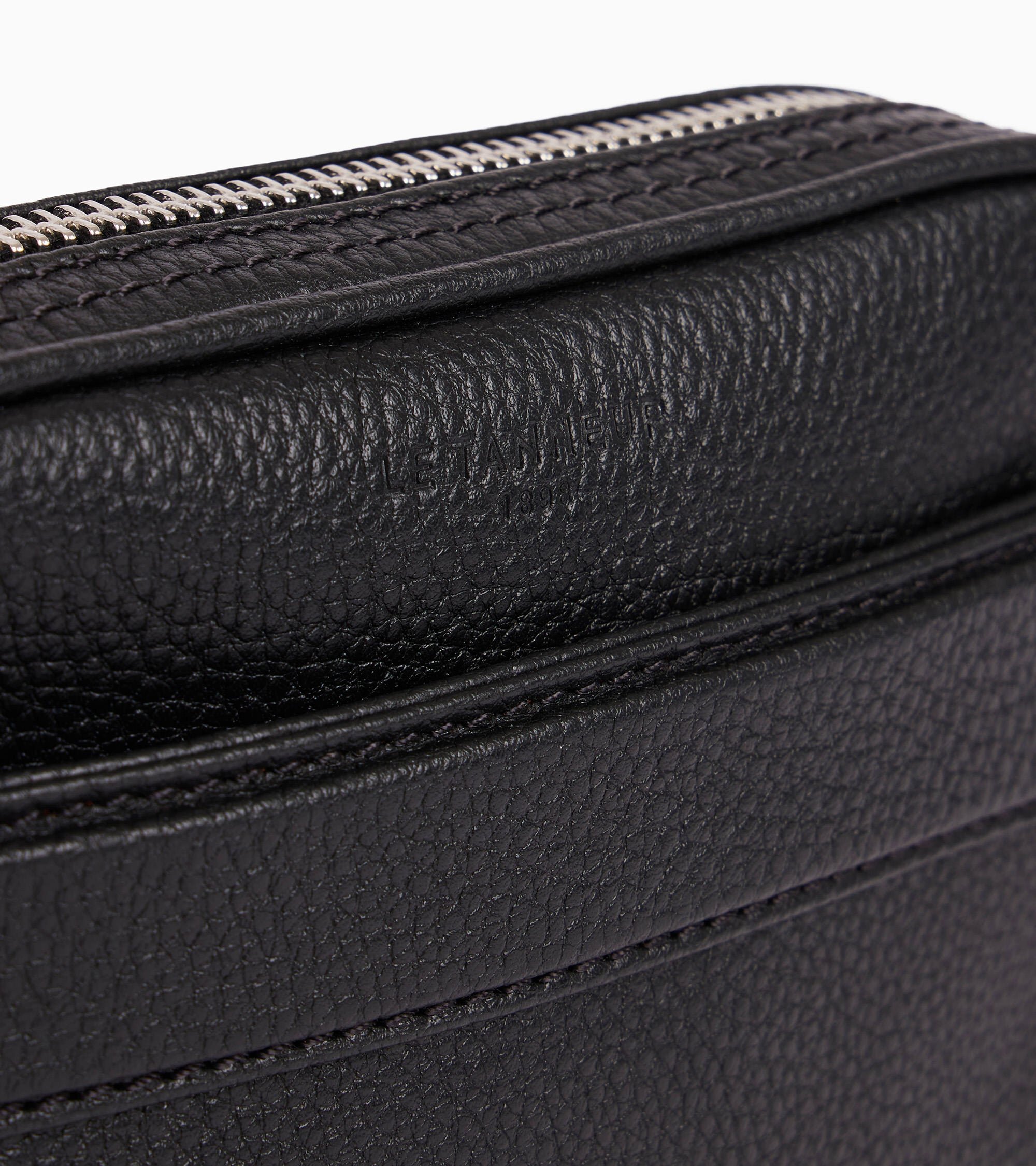 Bolso pequeño con correa de mano desmontable Charles de cuero granulado