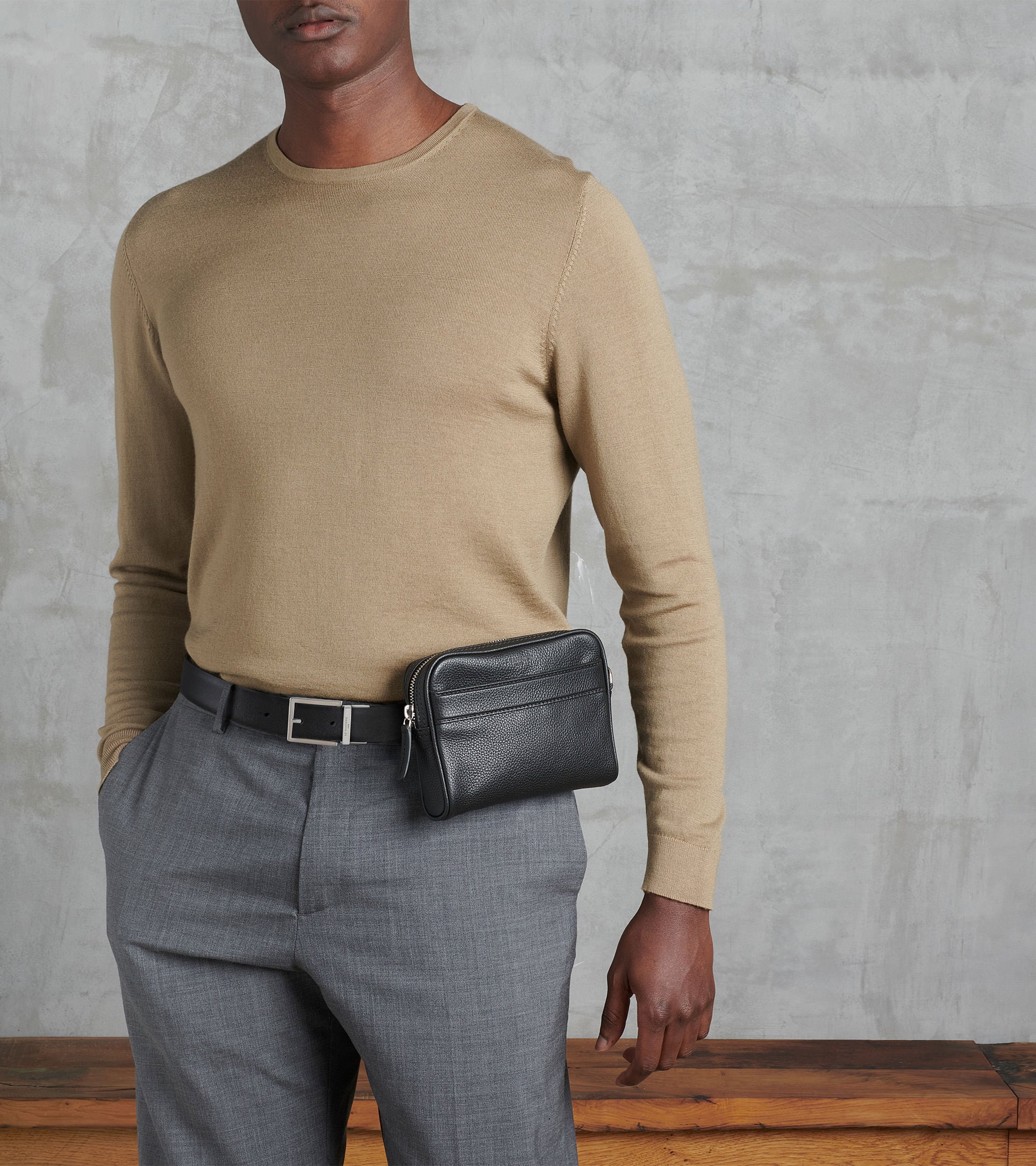Charles grained leather pouch with detachable strap