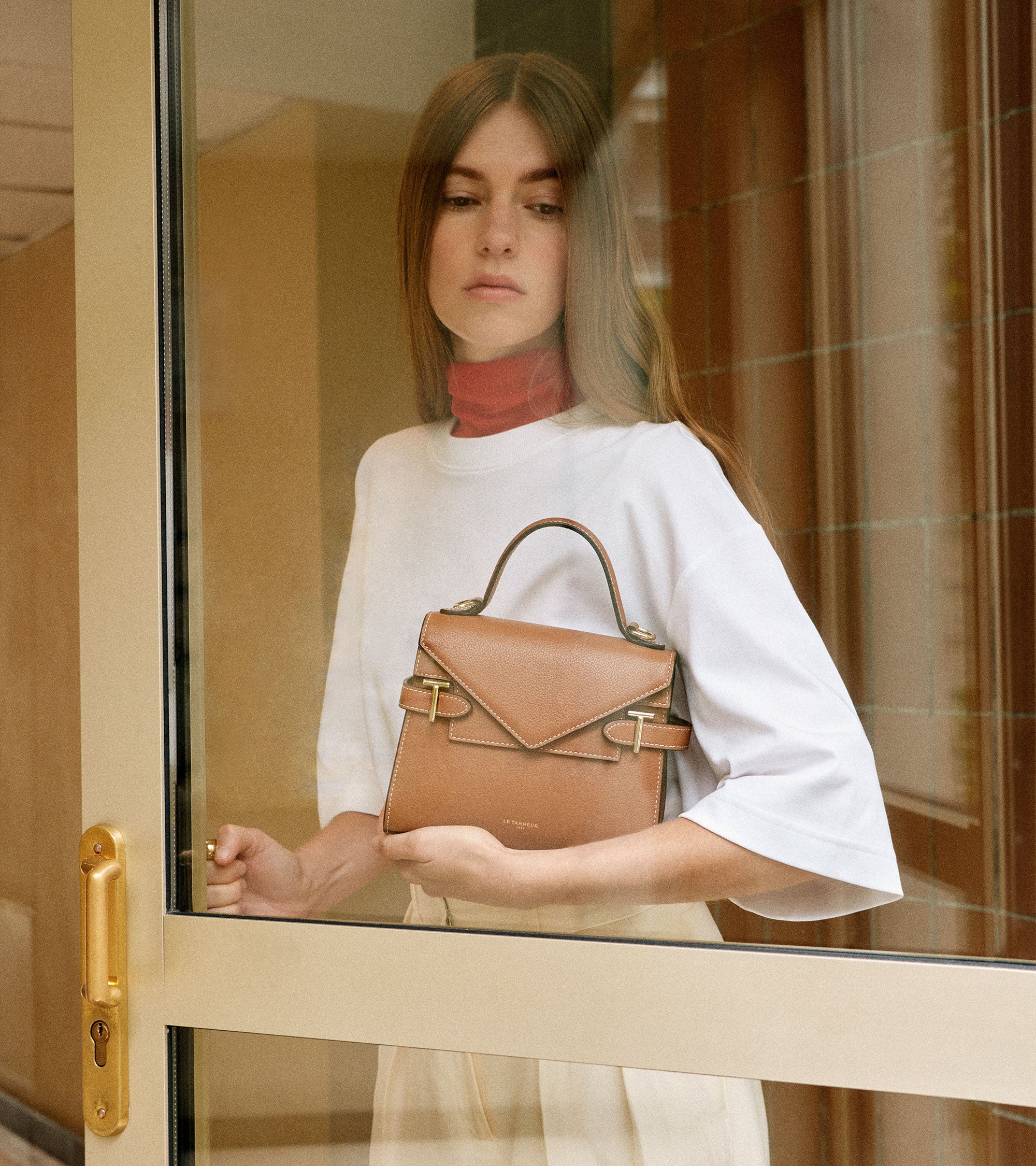 Kleine Handtasche Emilie aus genarbtem Leder mit Doppelklappe