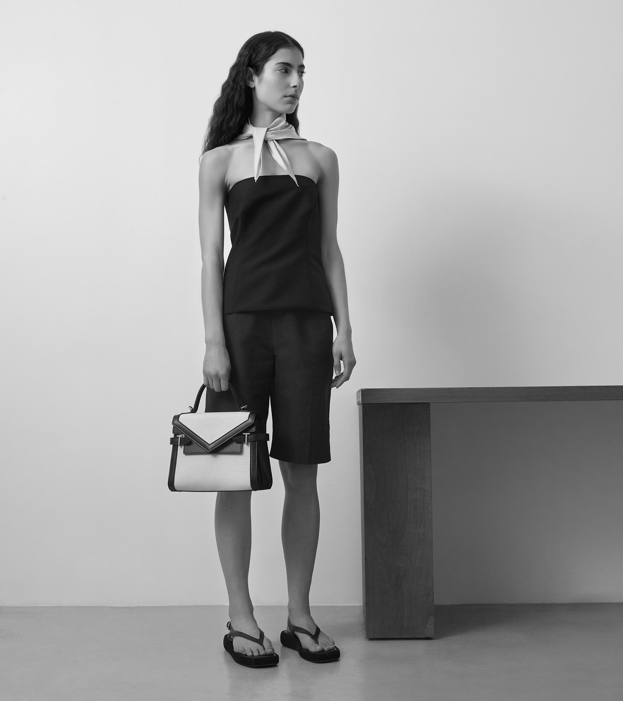 Bolso de mano mediano con doble solapa modelo Emilie en lona de algodón y cuero liso