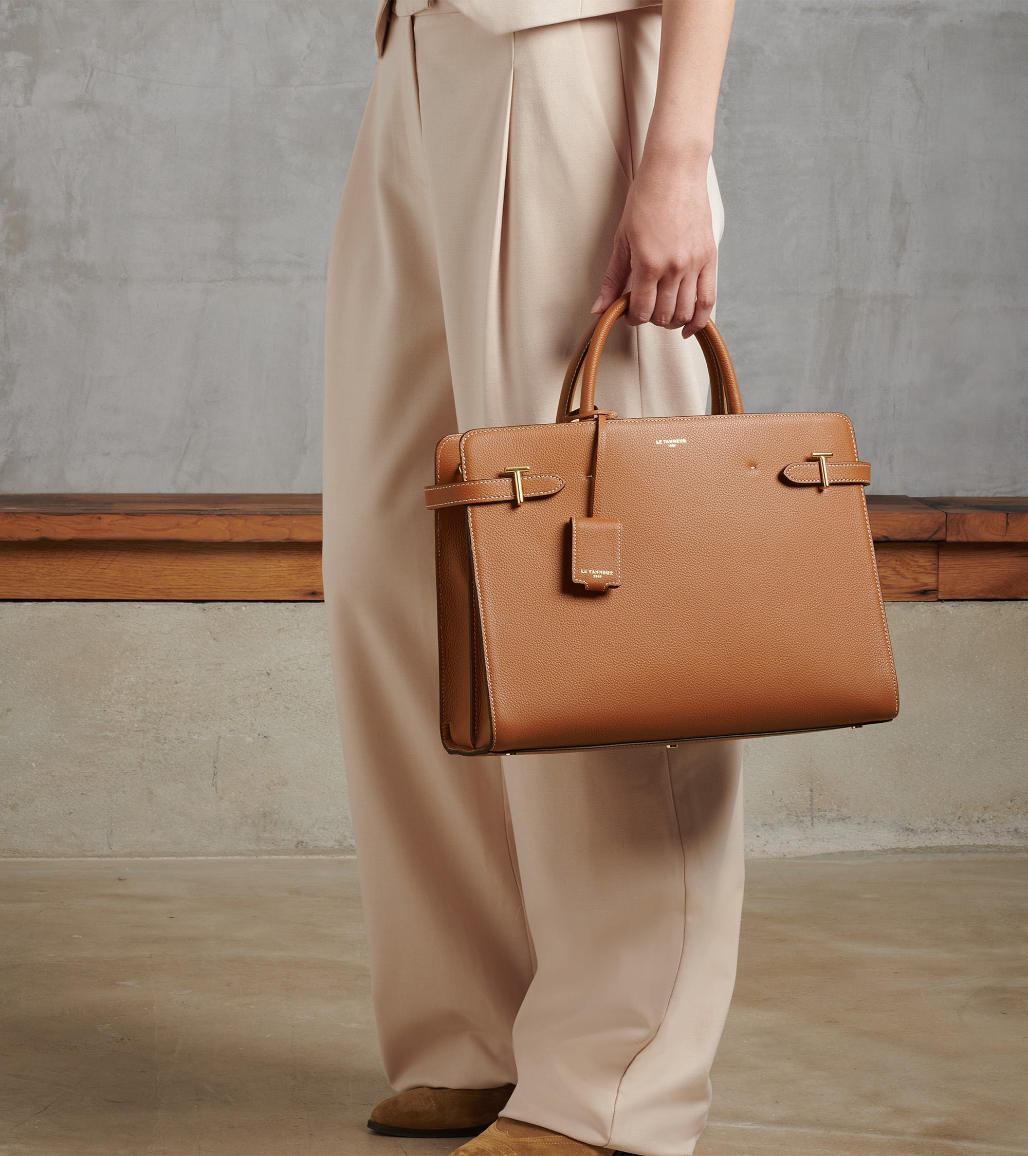 Bolso de mano grande Emilie de piel texturizada