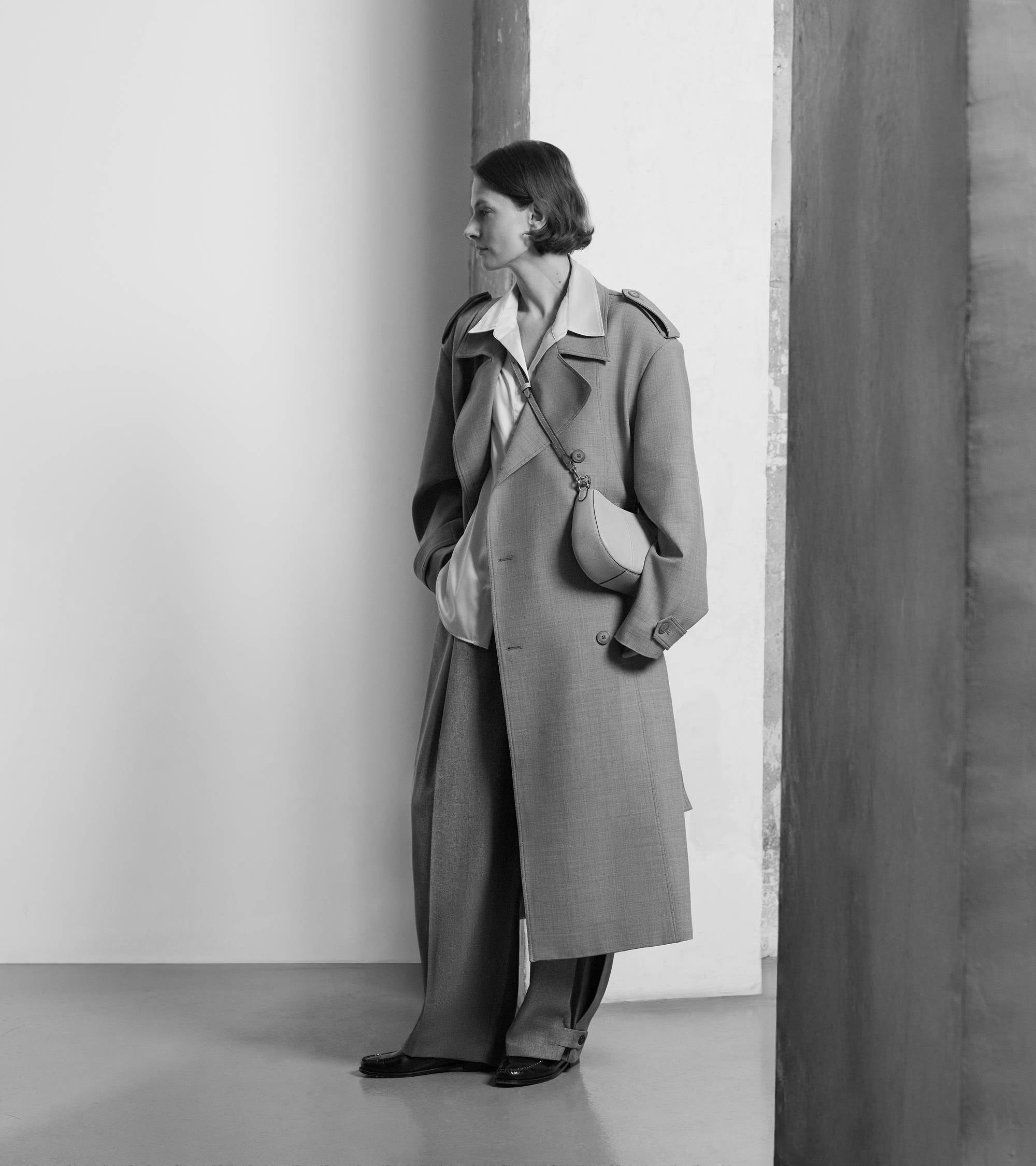 Kleine Halbmondtasche Juliette aus genarbtem Leder