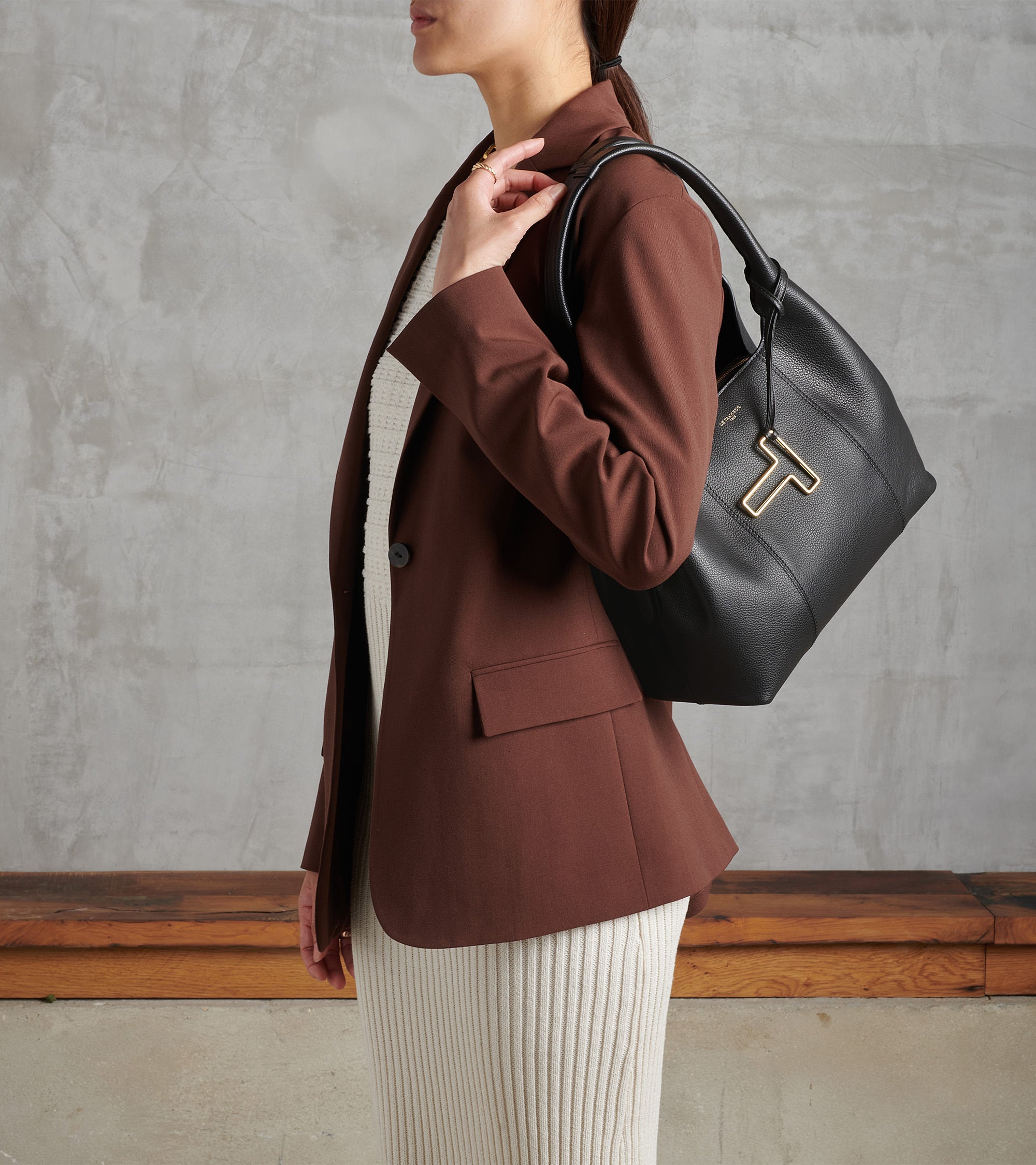 Bolso mediano Juliette de piel texturizada para llevar del hombro