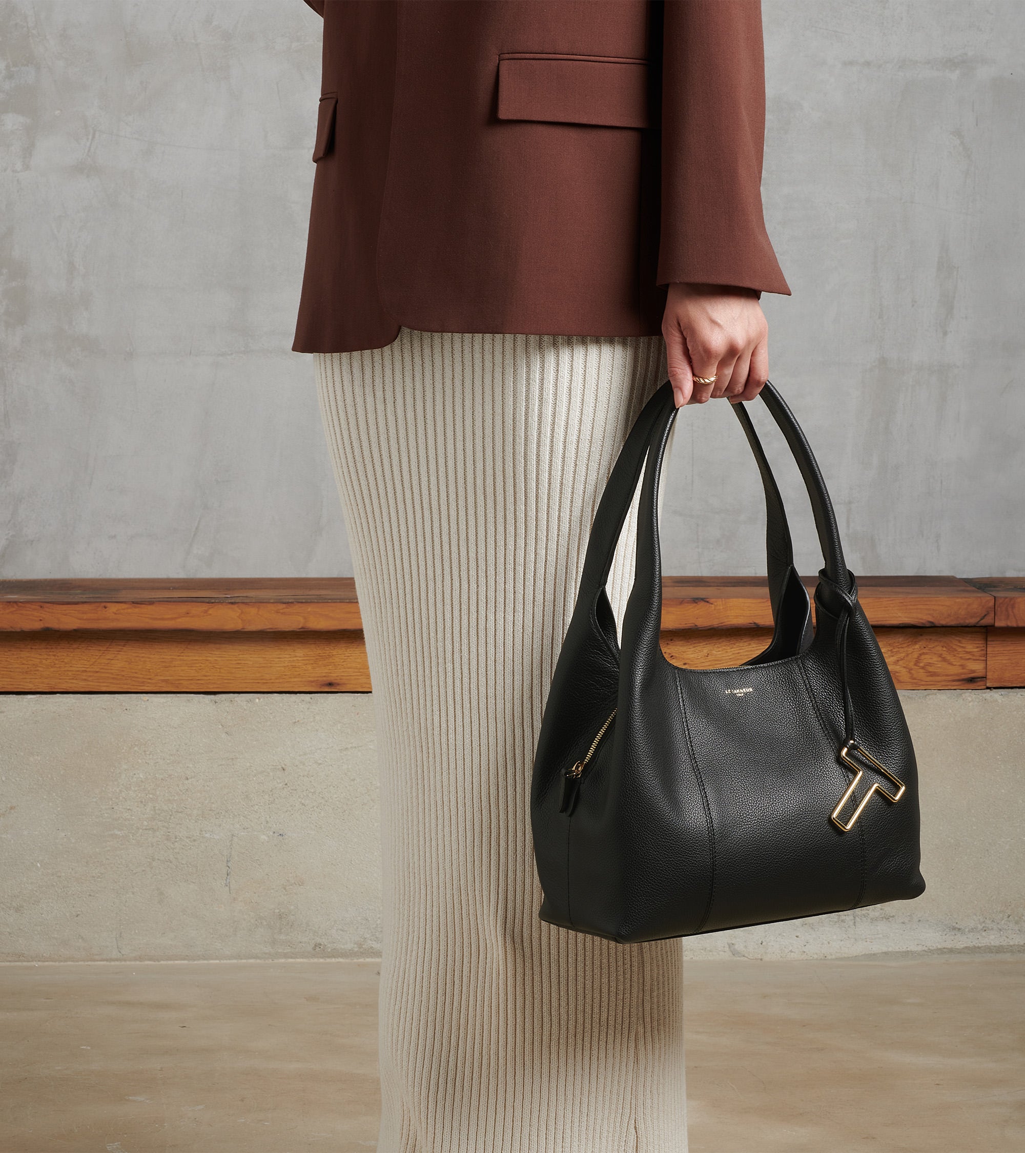 Bolso mediano Juliette de piel texturizada para llevar del hombro