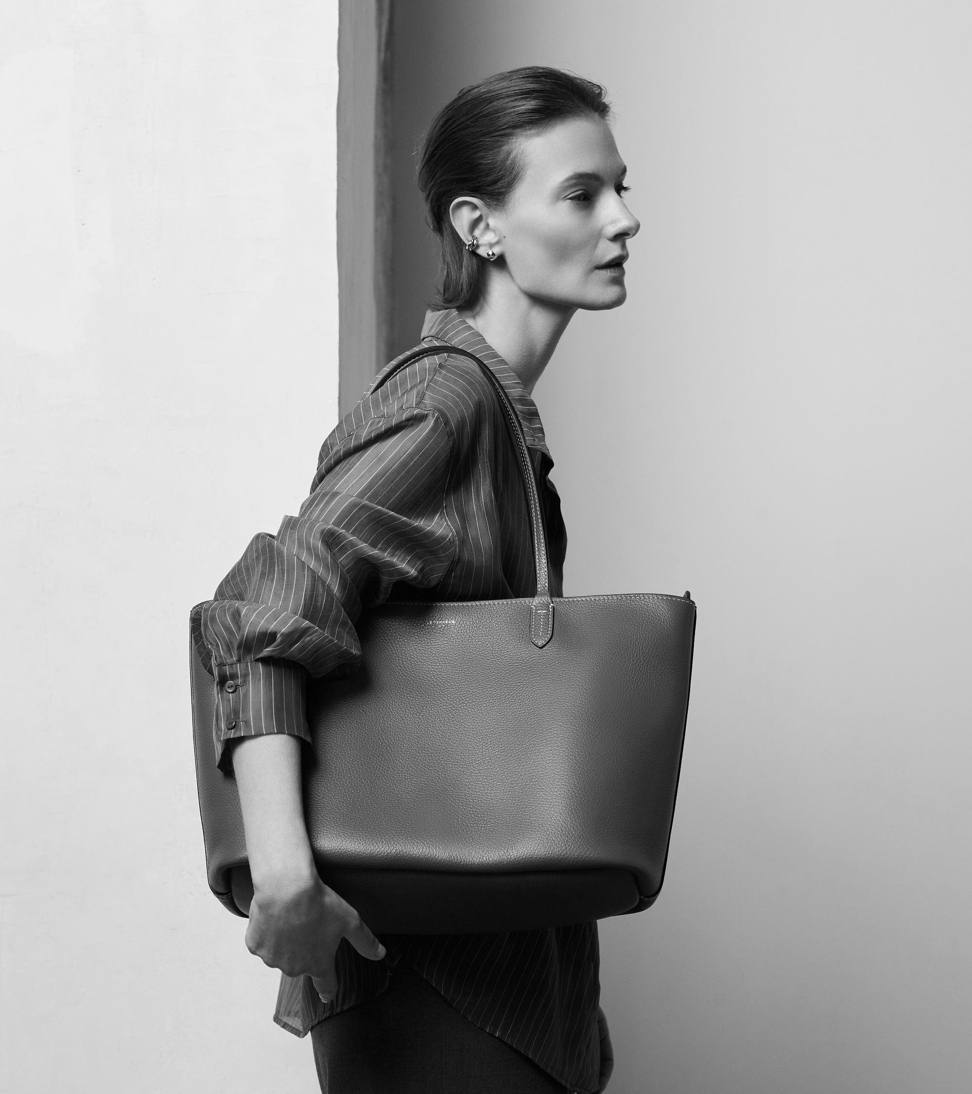 Große Tragetasche Louise aus genarbtem Leder