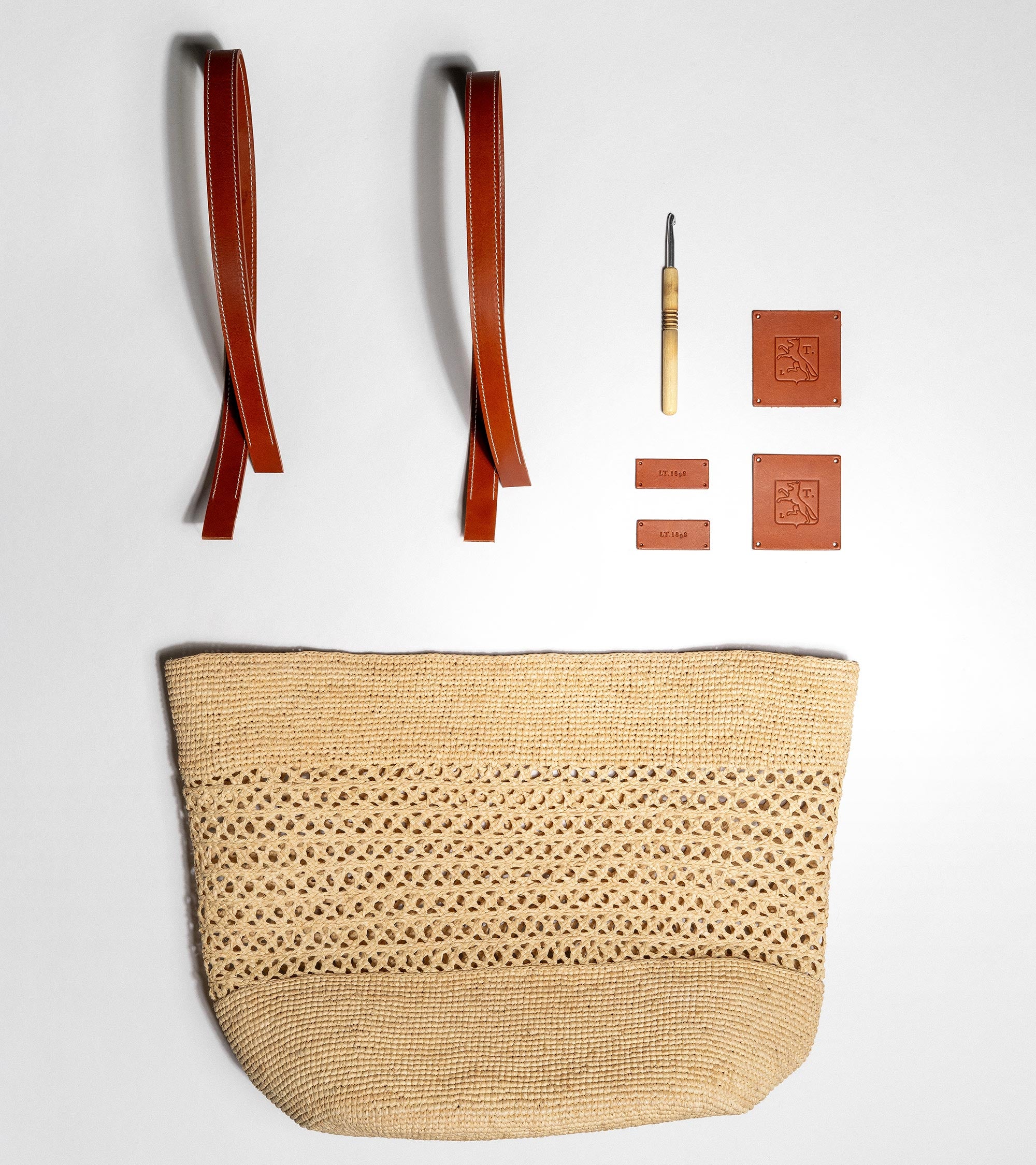 El bolso grande Nattier en rafia y cuero de origen vegetal