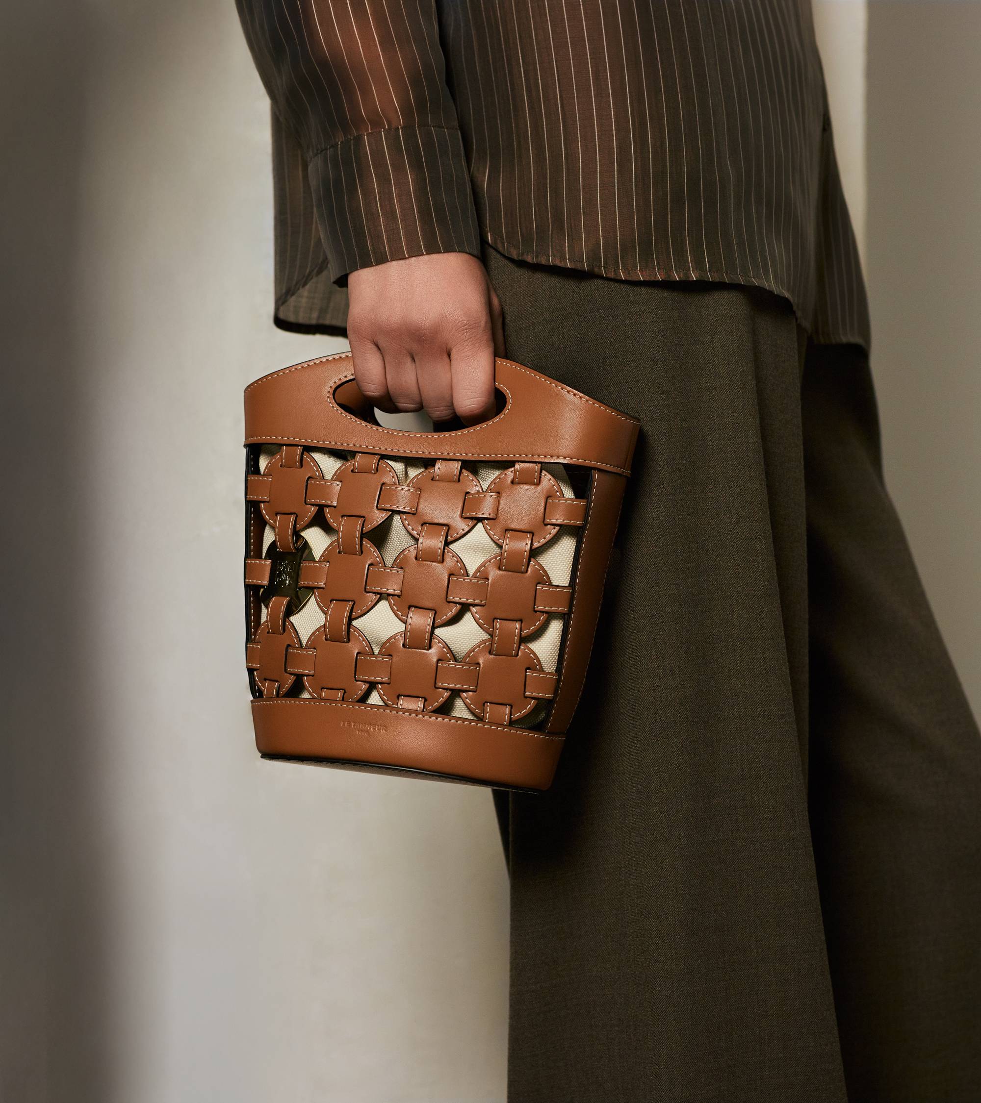 Kleine Bucket Bag Le Potier aus Baumwollcanvas und glattem Leder